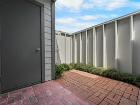 5050 Glenmont Drive F5, Houston TX 77081