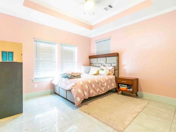 9233 Kentshire Drive, Houston TX 77078
