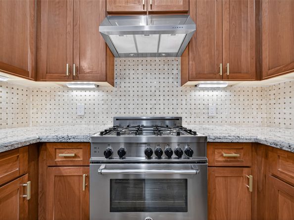28 Riva Row, Spring TX 77380