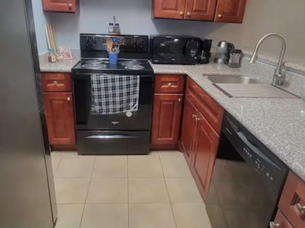 1516 Bay Area Boulevard B8, Houston TX 77058