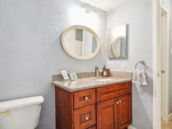 1516 Bay Area Boulevard B8, Houston TX 77058