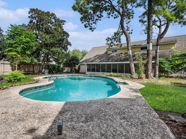 8019 Sharpview Drive, Houston TX 77036