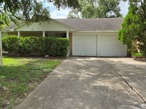 10907 Sharpview Drive, Houston TX 77072
