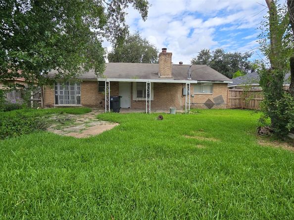10907 Sharpview Drive, Houston TX 77072