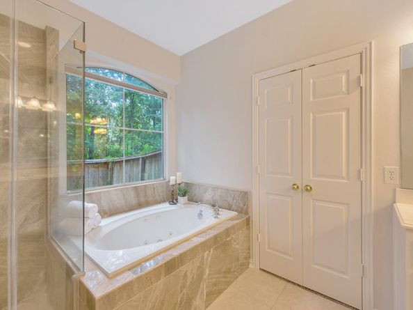 135 S Bluff Creek Circle, The Woodlands TX 77382