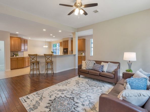 135 S Bluff Creek Circle, The Woodlands TX 77382
