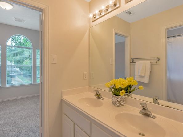 135 S Bluff Creek Circle, The Woodlands TX 77382