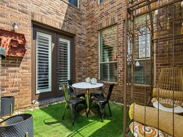 5303 Handbrook Drive, Houston TX 77069