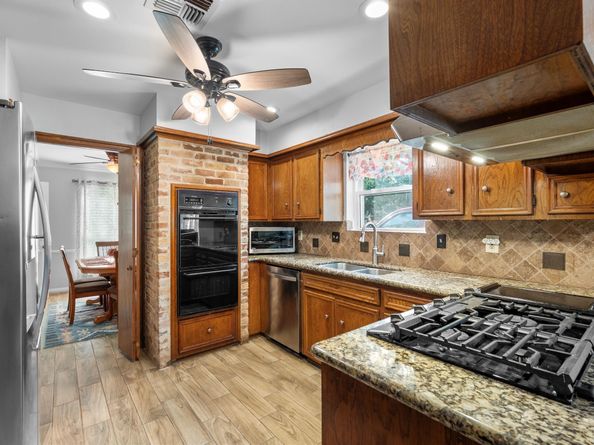 13718 Balmore Circle, Houston TX 77069