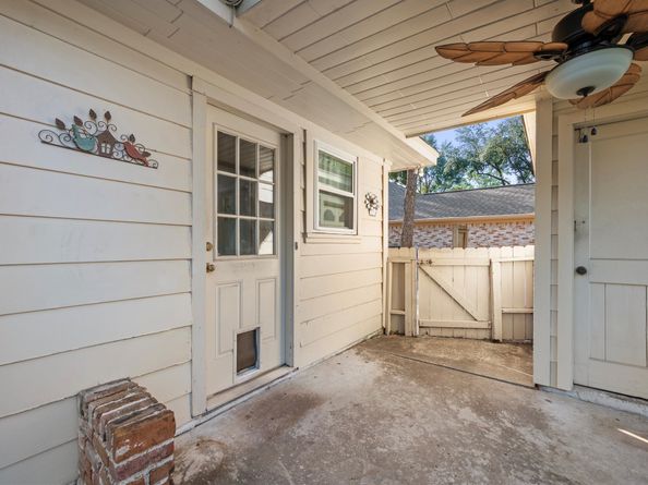 13718 Balmore Circle, Houston TX 77069