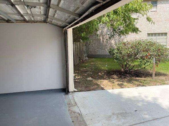 2806 Hollow Creek Drive, Houston TX 77082