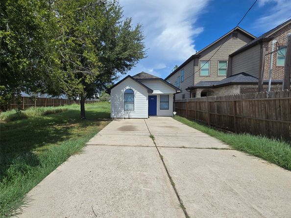 4405 Brinkley Street, Houston TX 77051