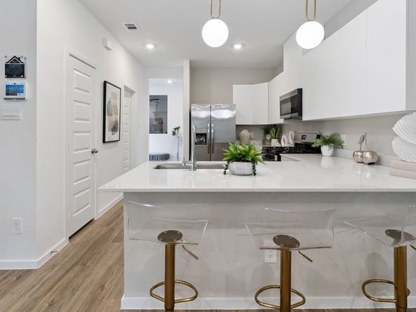 5906 Manning Oaks Street, Houston TX 77091