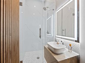 1711 Allen pkwy 1907, Houston TX 77019