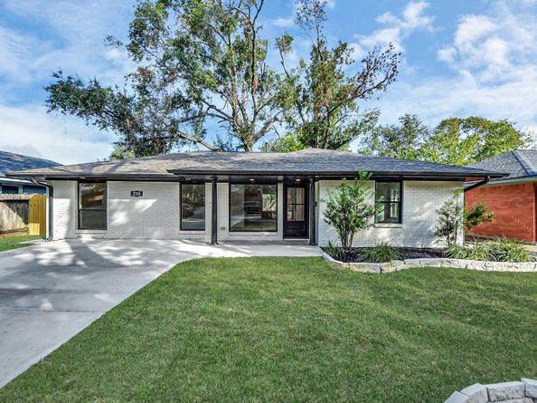 2318 Hialeah Drive, Houston TX 77018