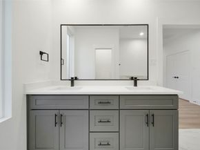 7707 Inwood Grove Lane, Houston TX 77088