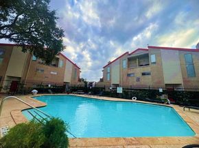 10855 Meadowglen Lane 903, Houston TX 77042