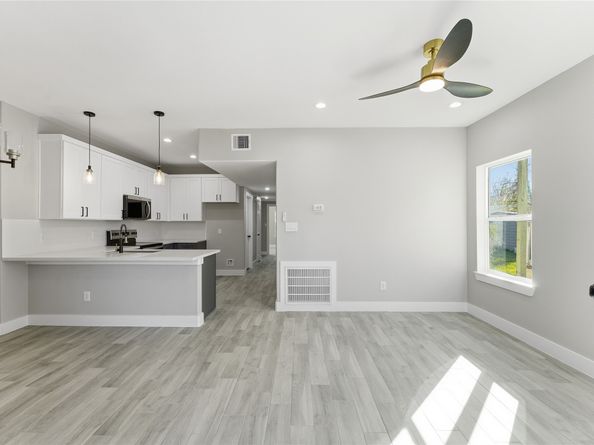 9722 Tuffly St, Houston TX 77029