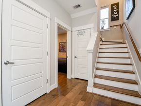 2010 Saint Charles Street, Houston TX 77003