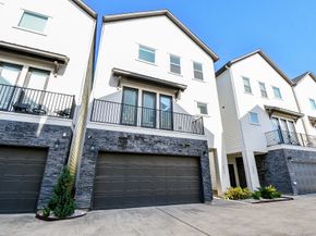 2010 Saint Charles Street, Houston TX 77003