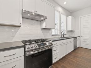 2712 Grand Fountains Drive H, Houston TX 77054