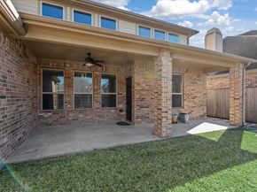 35 N Wheatleigh Drive, Tomball TX 77375