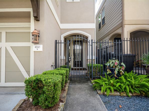 4243 Dickson Street, Houston TX 77007