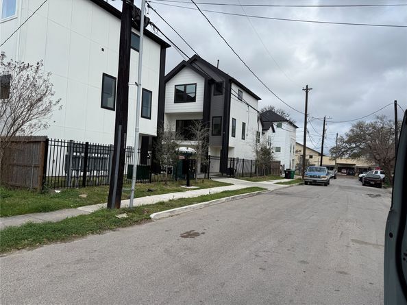 6318 Illinois, Houston TX 77021