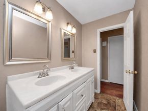 2914 Dragonwick Drive, Houston TX 77045