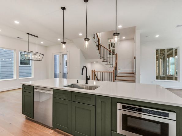 806 Fisher Street F, Houston TX 77018