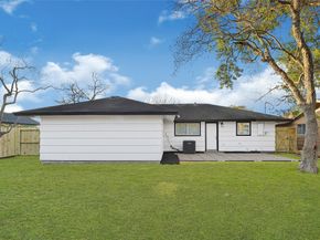 5827 Heron Drive, Houston TX 77033