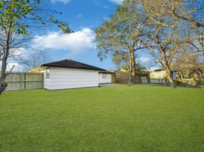 5827 Heron Drive, Houston TX 77033