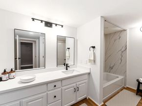 3015 Walnut Bend Lane 31, Houston TX 77042