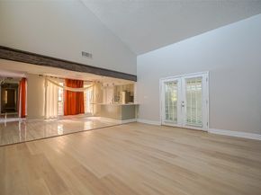 6363 Ivyknoll Drive Drive, Houston TX 77035