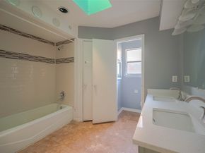 6363 Ivyknoll Drive Drive, Houston TX 77035