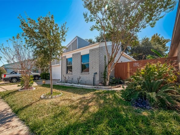 6363 Ivyknoll Drive Drive, Houston TX 77035