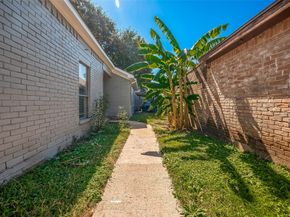 6363 Ivyknoll Drive Drive, Houston TX 77035