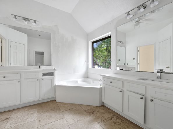 19 S Scarlet Elm Court, The Woodlands TX 77382