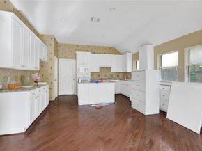 19 S Scarlet Elm Court, The Woodlands TX 77382