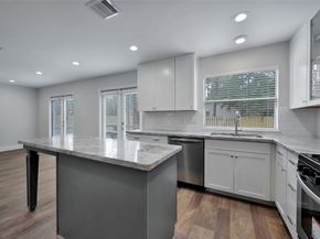 32 E Lance Leaf Road, The Woodlands TX 77381