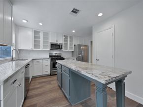 32 E Lance Leaf Road, The Woodlands TX 77381