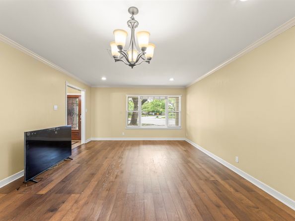 7722 Richmond Avenue, Houston TX 77063