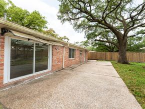 7722 Richmond Avenue, Houston TX 77063