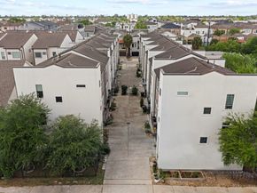 5528 Cornish Street E, Houston TX 77007
