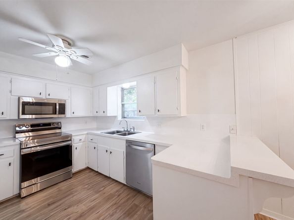 9538 Skyline Drive, Houston TX 77063