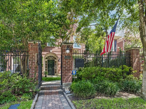 3384 Maroneal Street, Houston TX 77025