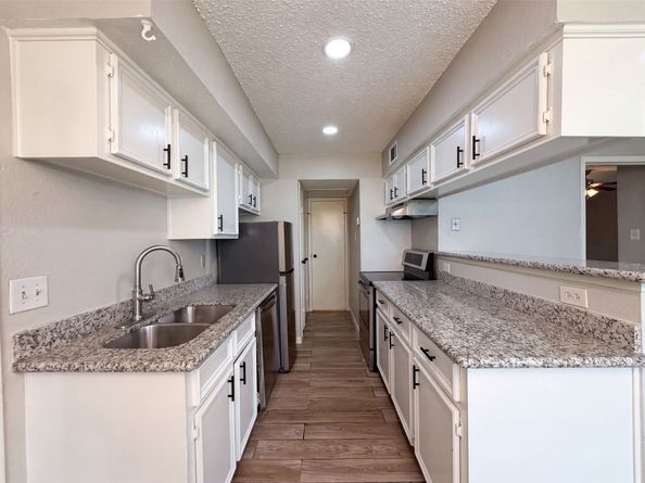2750 Holly Hall Street 1409, Houston TX 77054