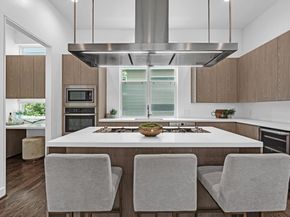 5871 E Post Oak Lane, Houston TX 77055