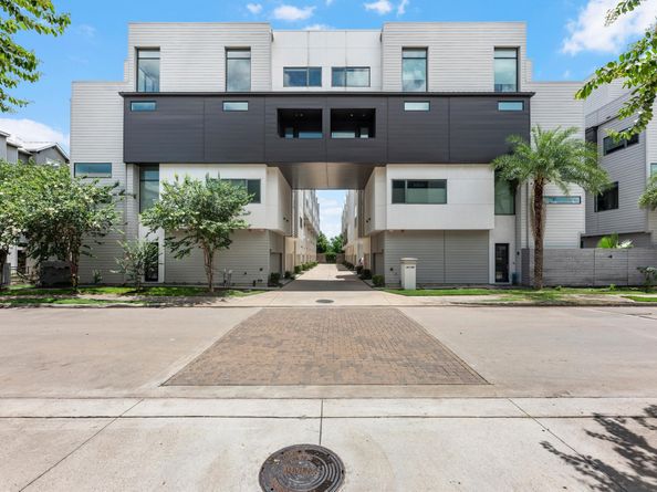 5871 E Post Oak Lane, Houston TX 77055