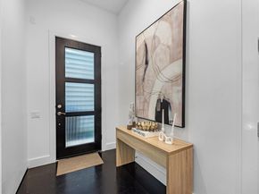 5871 E Post Oak Lane, Houston TX 77055